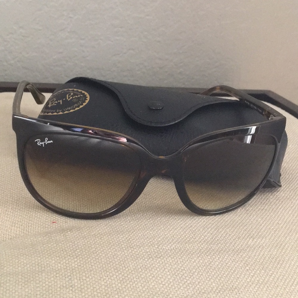Ray-Ban 😎